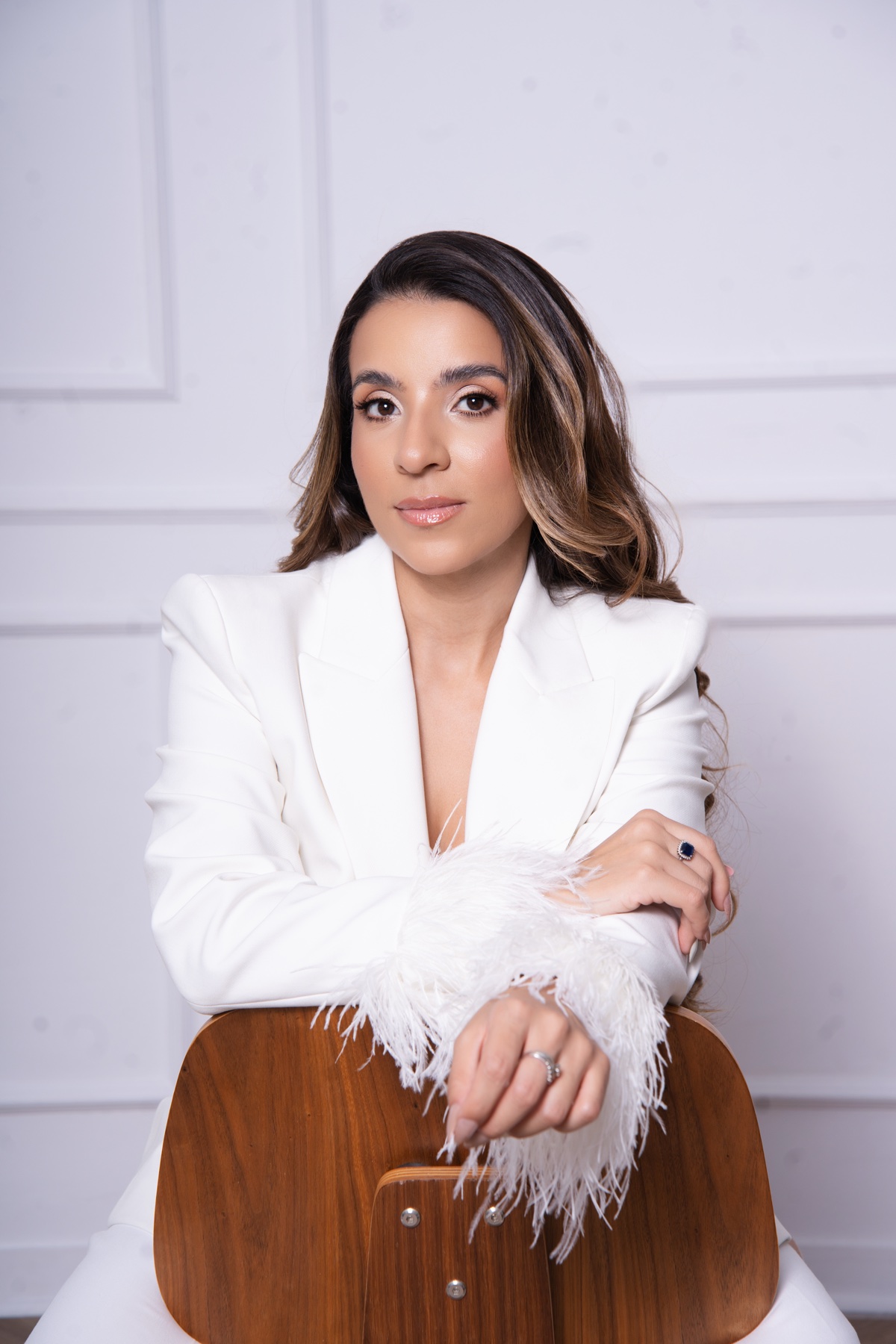 Lina Aguirre en una imagen editorial que refleja naturalidad y personalidad
